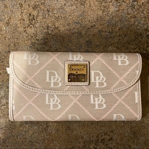 Dooney and Bourke wallet